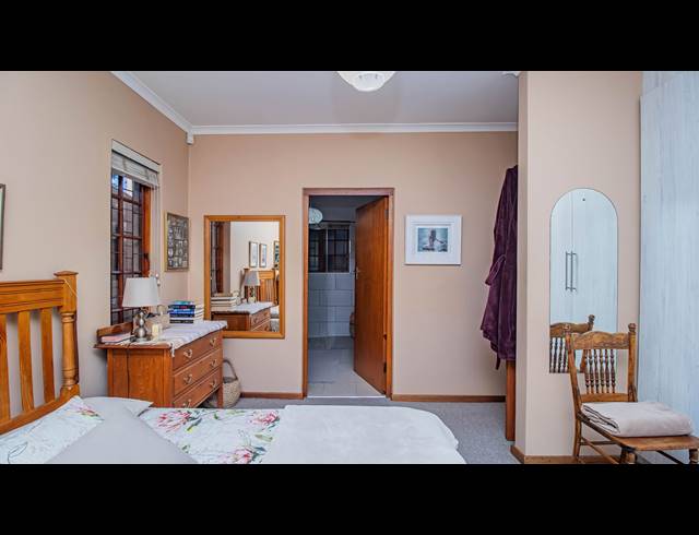 4 BEDROOM HOUSE FOR SALE IN TABLE VIEW